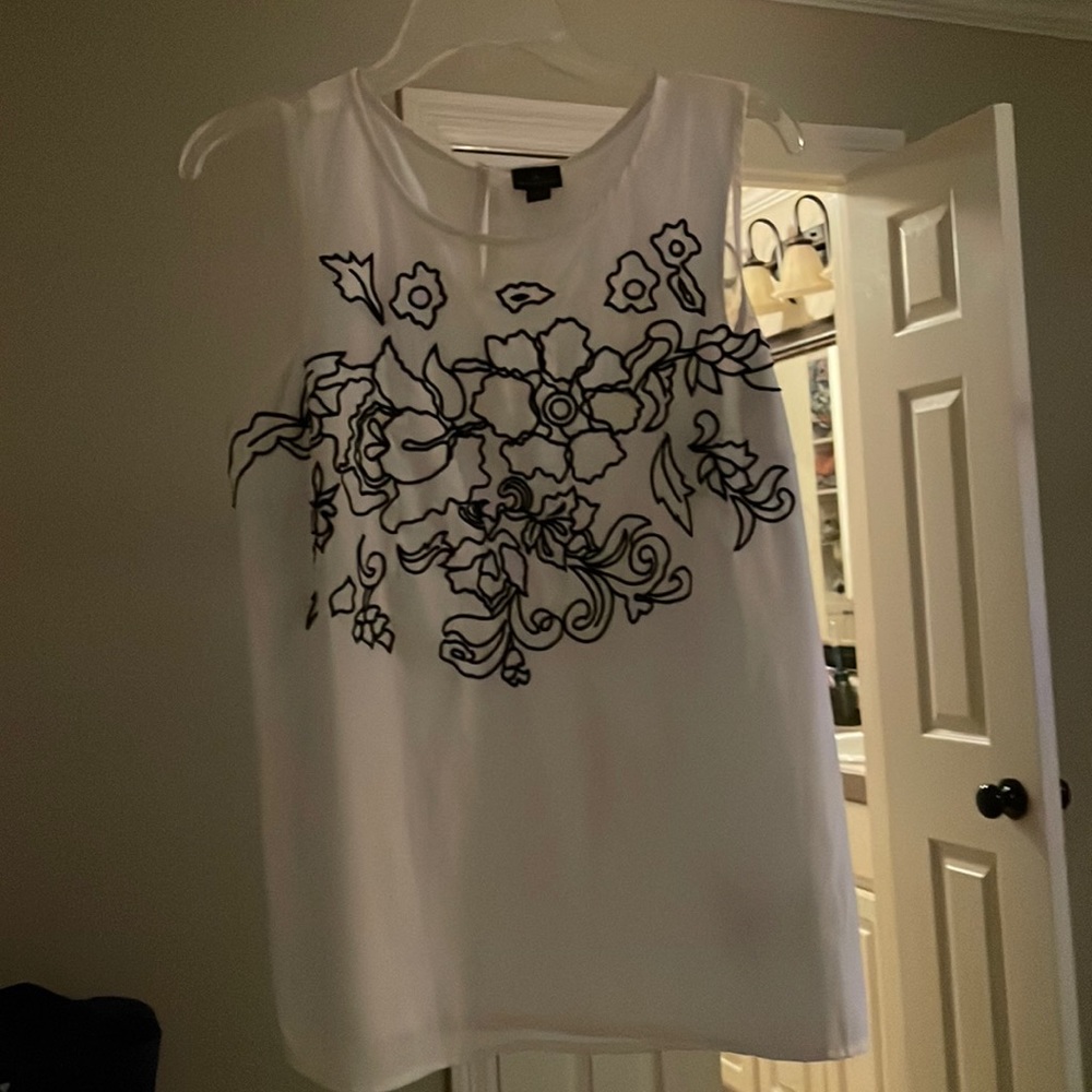 Worthington black and white sleeveless blouse, size large